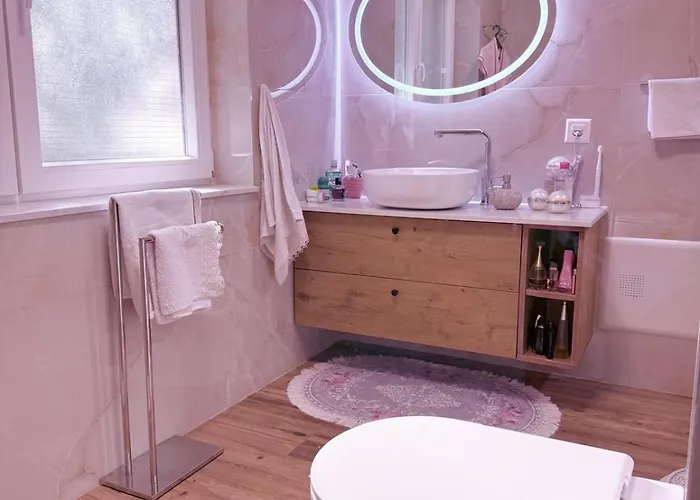 Swiss Qerret Apartman Golem