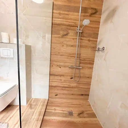 Swiss Qerret * Golem (Tirana)