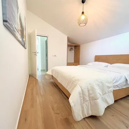 Apartament Swiss Qerret