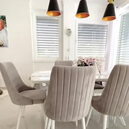 Swiss Qerret Apartman *