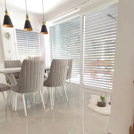 Swiss Qerret Lägenhet Golem (Tirana)