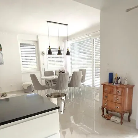 Apartman Swiss Qerret Golem