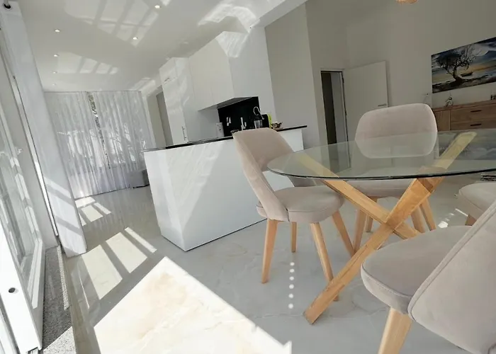 Swiss Qerret Golem (Tirana)